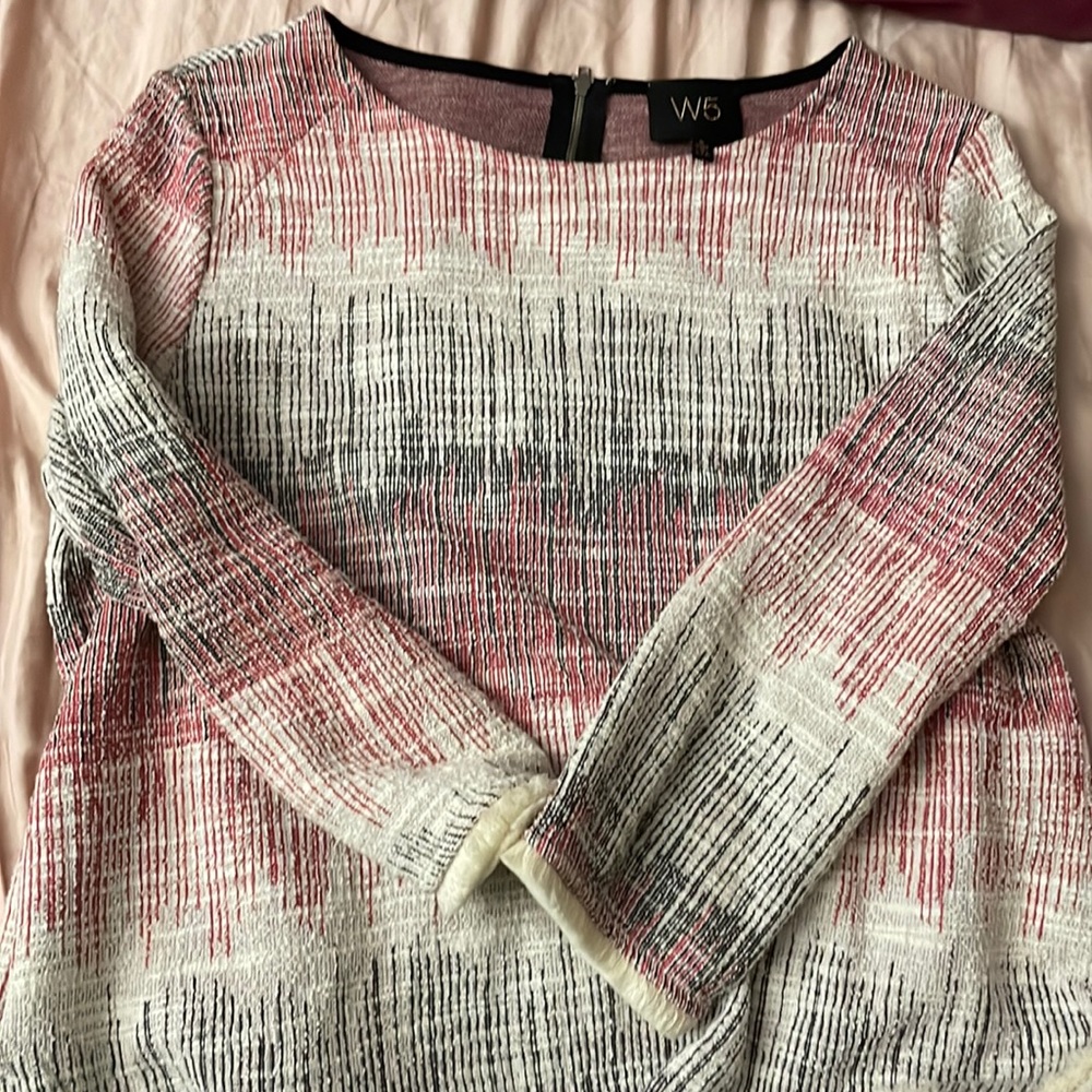 W5 size small top red cream black